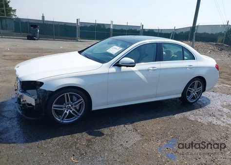 2018 Mercedes-Benz E 300 4Matic z USA, uszkodzony, nr VIN WDDZF4KB4JA370171